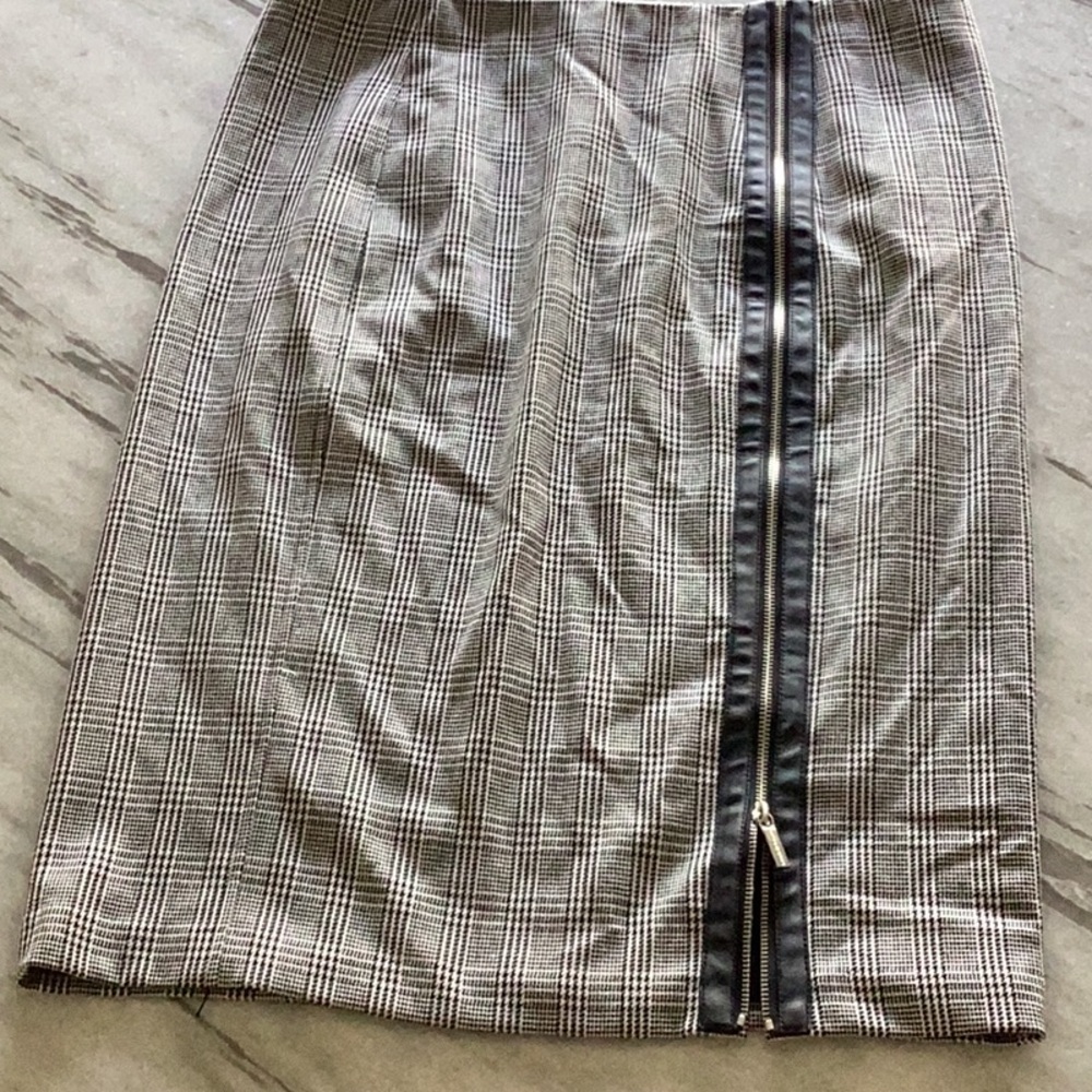 Black & White Knee-Length Pencil Skirt for Work